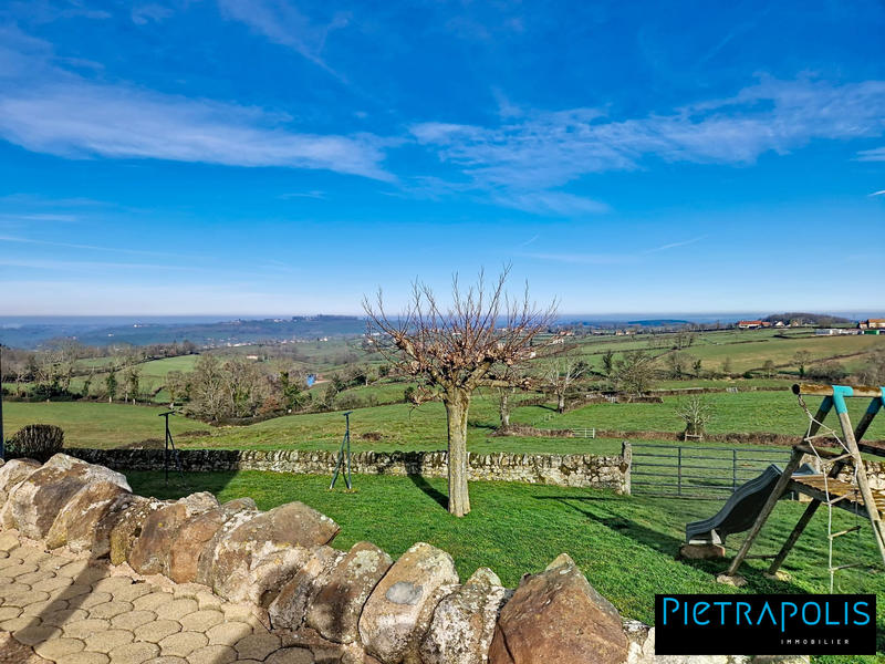 Maison - 204 m² - 6 pièces