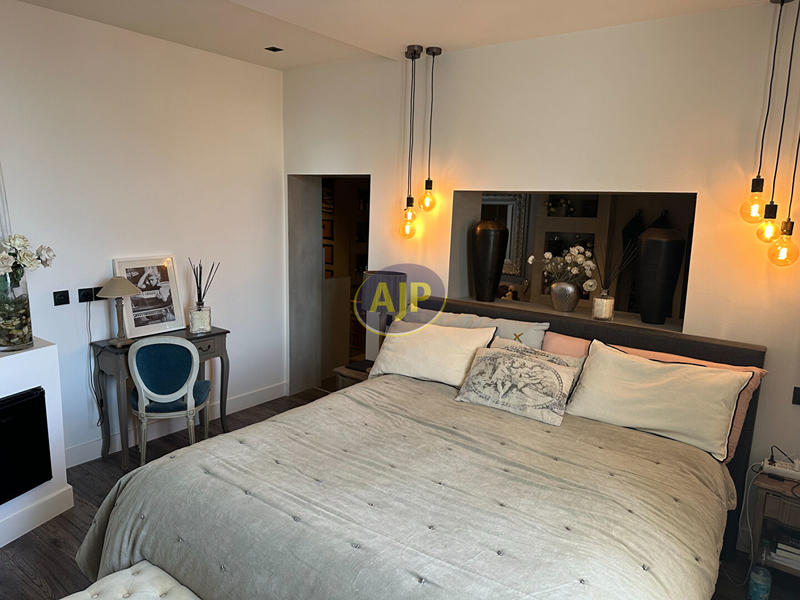 Maison - 262 m² - 6 pièces