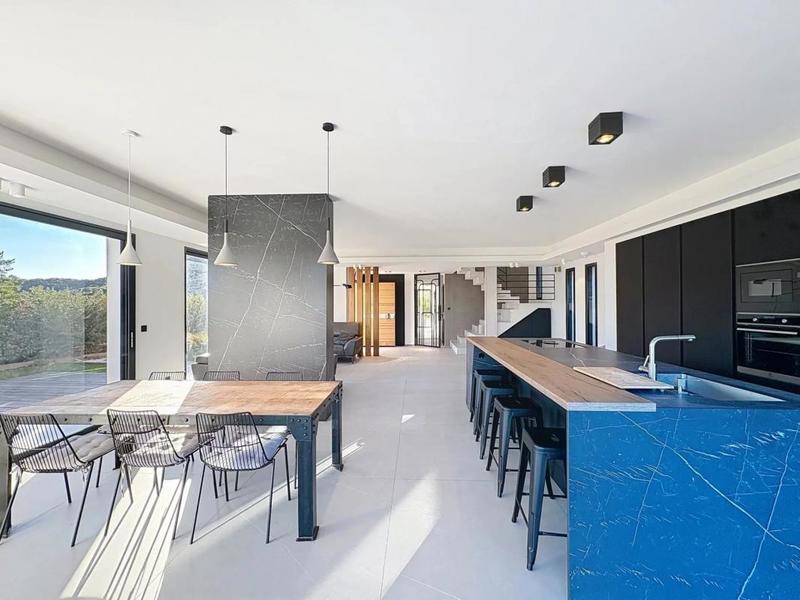 Villa - 180 m² - 6 pièces