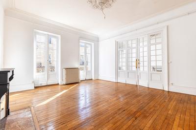 Appartement - 211 m² - 6 pièces