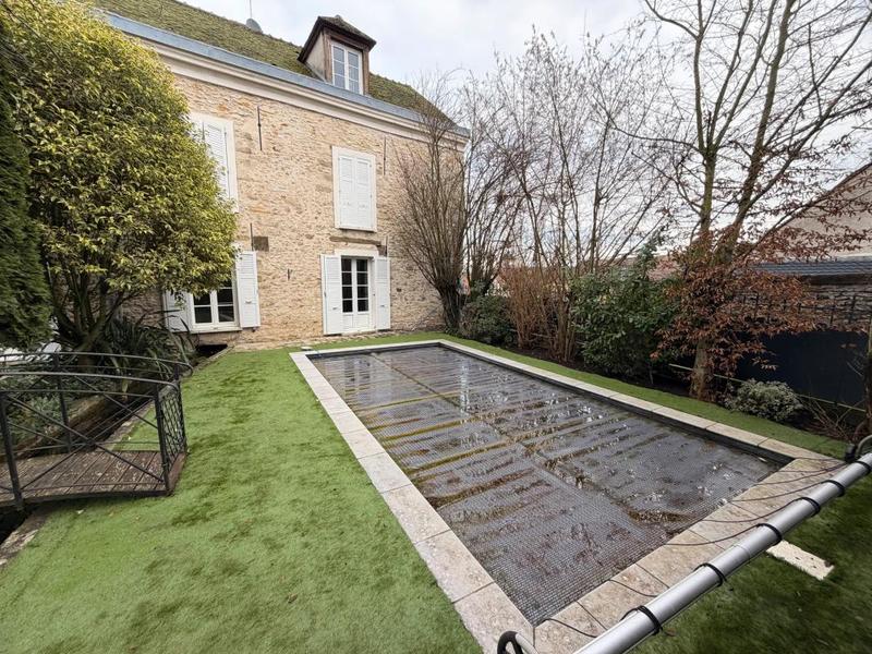 Maison - 500 m² - 10 pièces