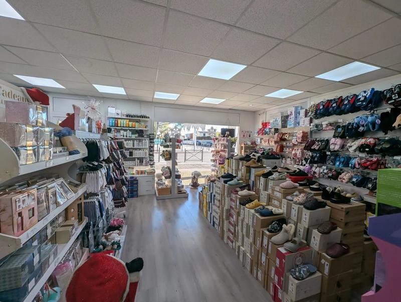 Local commercial - 132 m² - 4 pièces