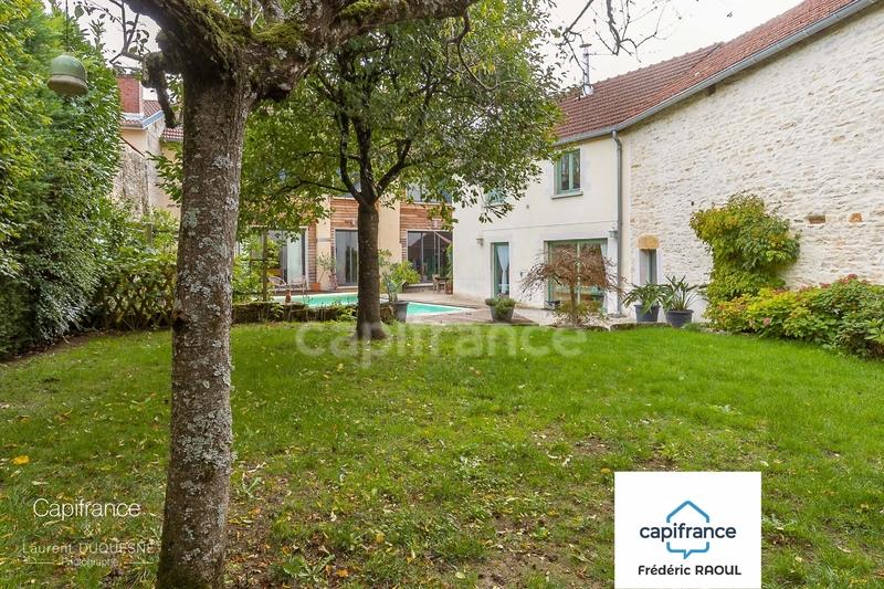 Maison - 424 m² - 10 pièces