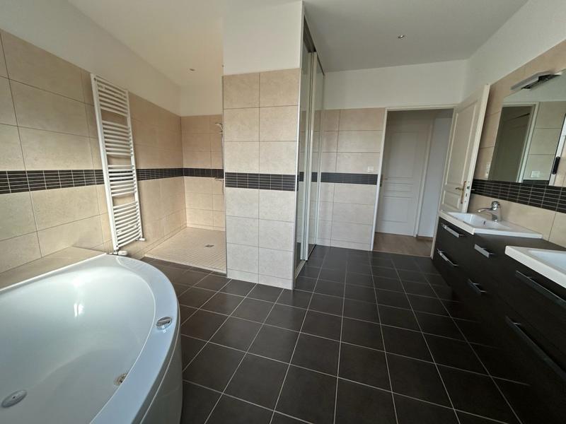 Maison ancienne - 155 m² - 8 pièces