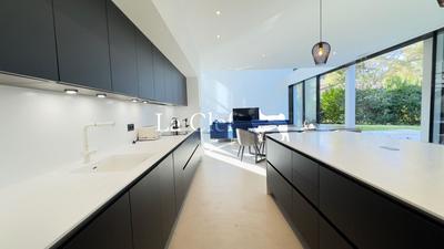 Villa - 240 m² - 6 pièces