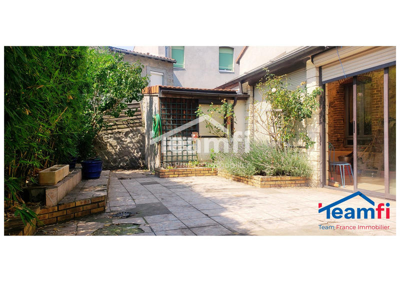 Maison - 260 m² - 11 pièces