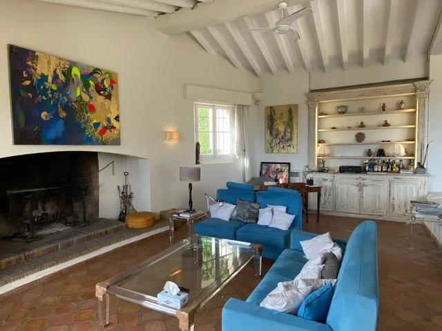 Maison - 350 m² - 8 pièces