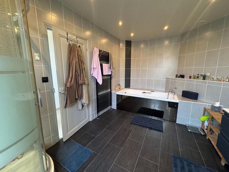 Corps de ferme - 250 m² - 7 pièces