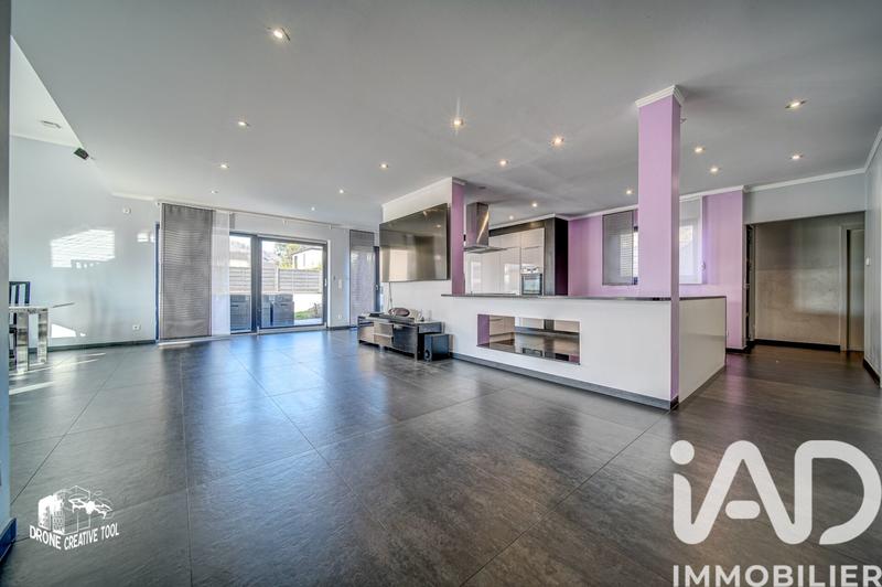 Maison - 230 m² - 6 pièces