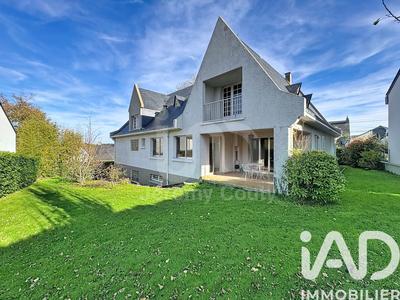 Maison - 239 m² - 9 pièces