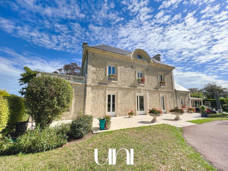 Maison de maîtres - 367 m² - 12 pièces