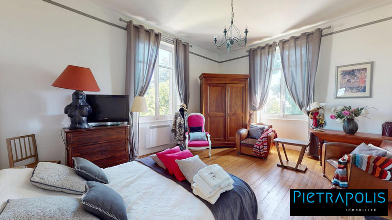 Maison - 251 m² - 9 pièces