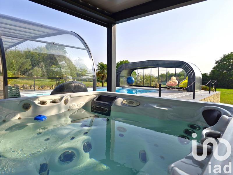 Maison - 940 m² - 23 pièces