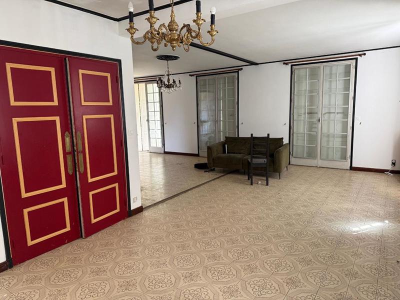 Maison - 202 m² - 7 pièces