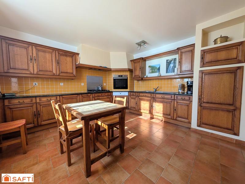 Maison - 250 m² - 9 pièces