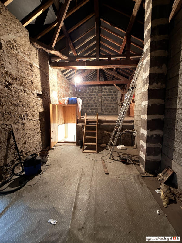 Maison - 90 m² - 5 pièces