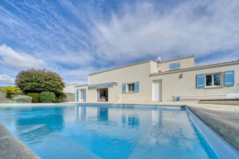 Maison - 180 m² - 7 pièces