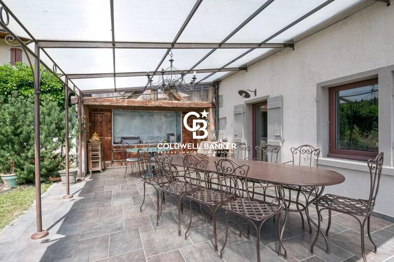 Maison - 670 m² - 10 pièces