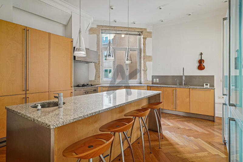 Appartement - 197 m² - 7 pièces