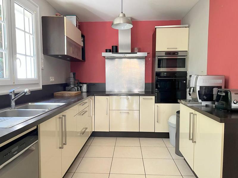 Maison - 230 m² - 9 pièces