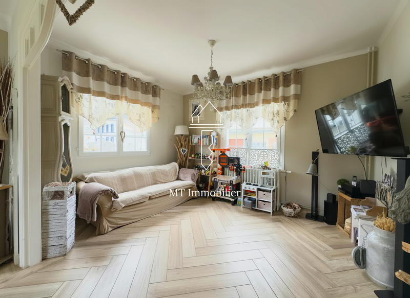 Maison - 181 m² - 8 pièces