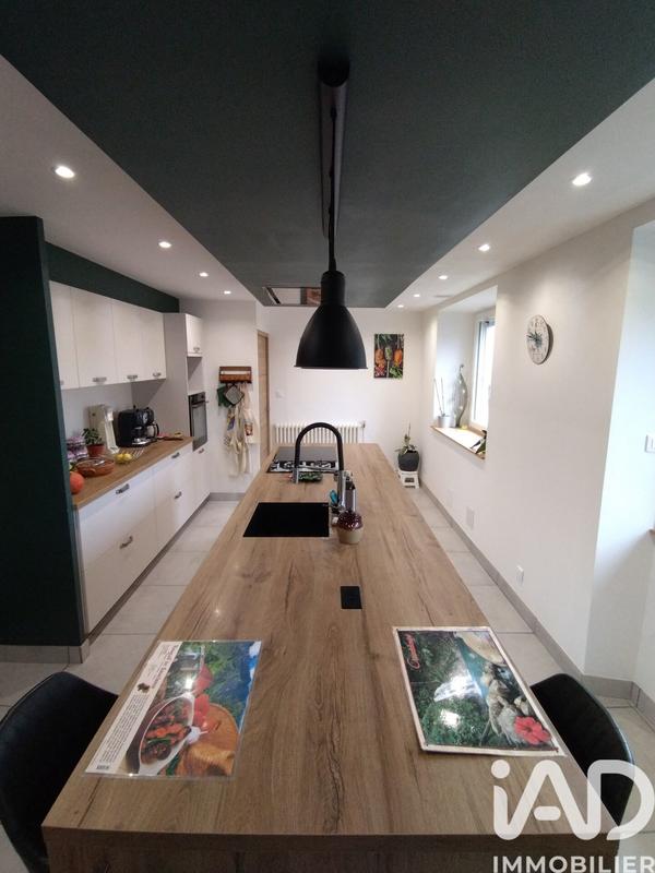 Maison - 210 m² - 8 pièces