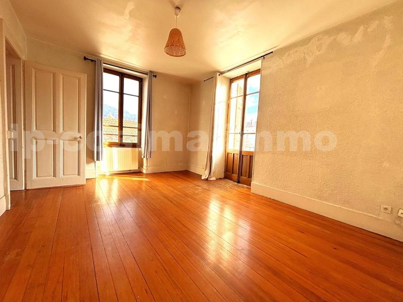 Appartement - 90 m² - 4 pièces