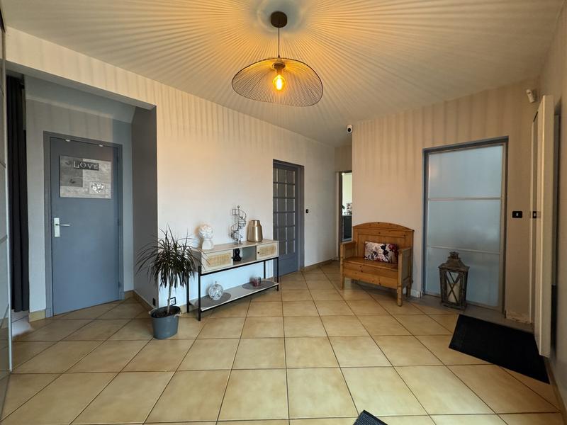 Maison - 210 m² - 6 pièces