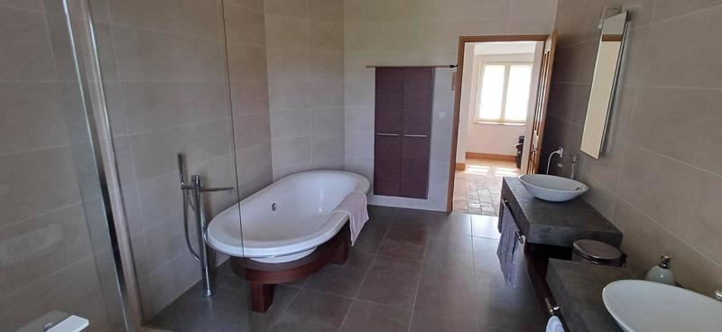 Maison - 260 m² - 6 pièces