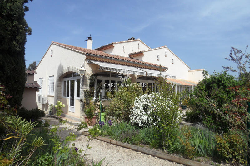 Villa - 246 m² - 8 pièces