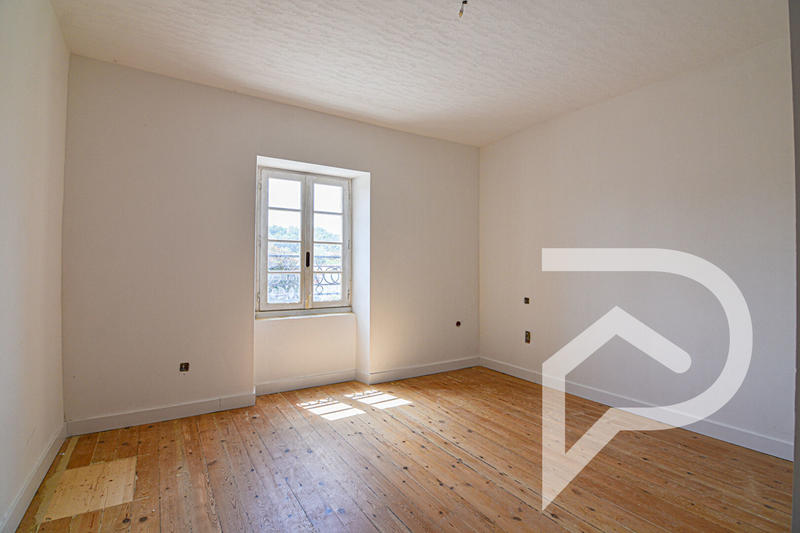 Maison - 240 m² - 6 pièces