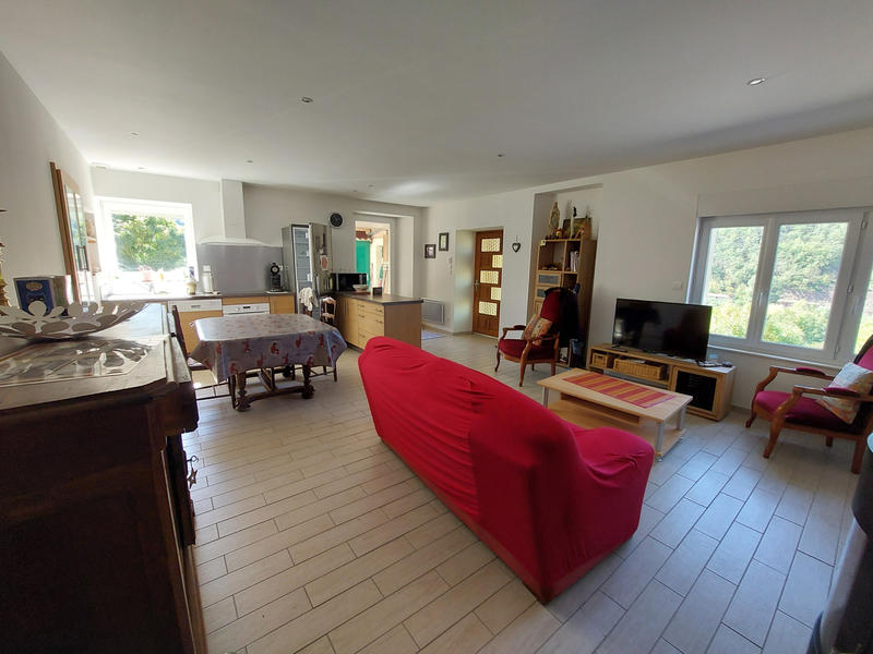 Maison - 140 m² - 8 pièces