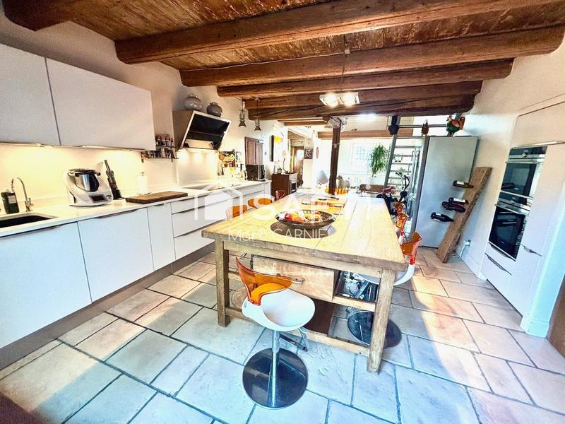 Maison - 335 m² - 11 pièces