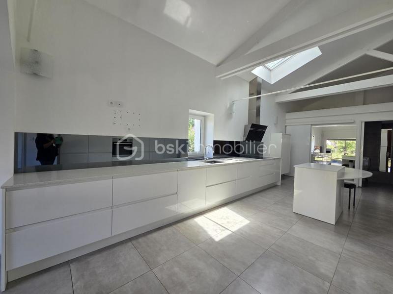 Propriété - 261 m² - 7 pièces