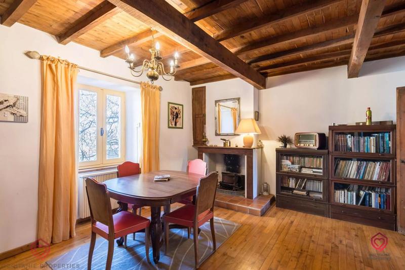 Propriété - 223 m² - 10 pièces