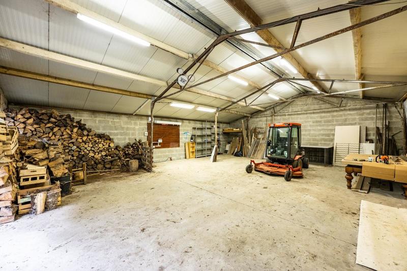 Propriété - 227 m² - 6 pièces