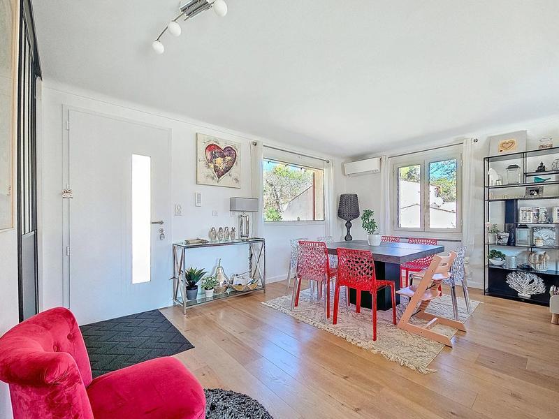 Maison - 236 m² - 9 pièces