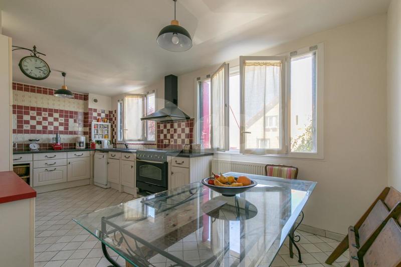 Maison - 183 m² - 7 pièces