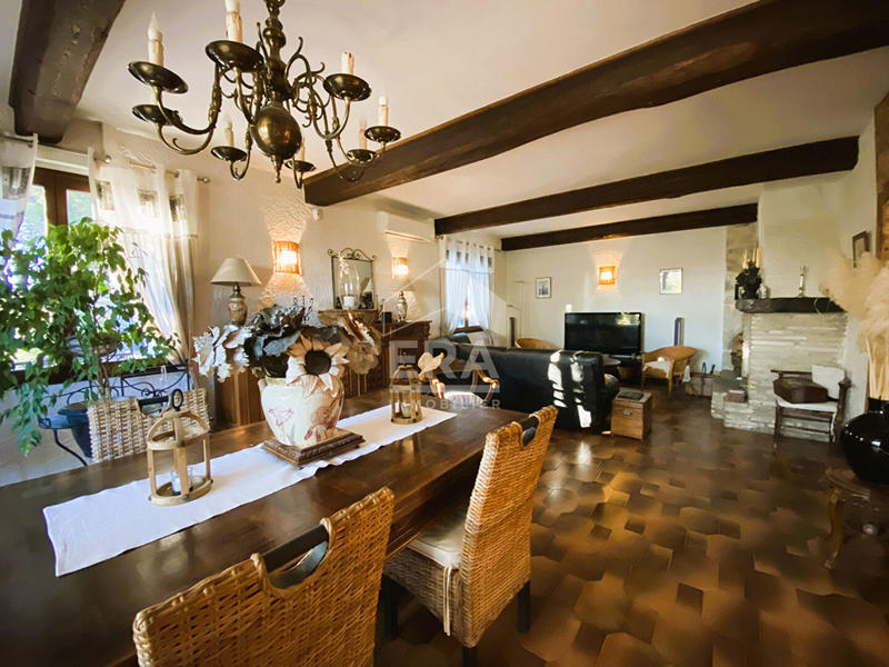 Maison - 234 m² - 7 pièces