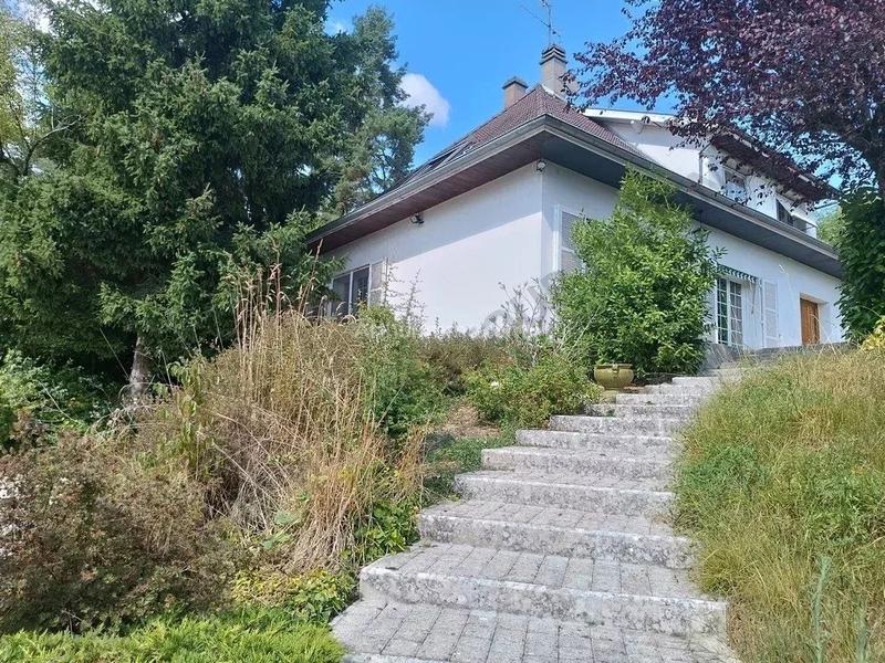 Maison - 220 m² - 6 pièces