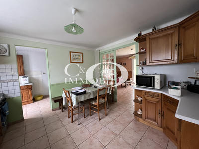 Maison - 176 m² - 9 pièces