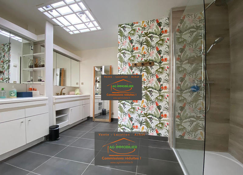 Maison - 341 m² - 9 pièces