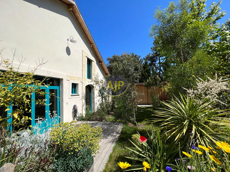 Maison - 270 m² - 6 pièces