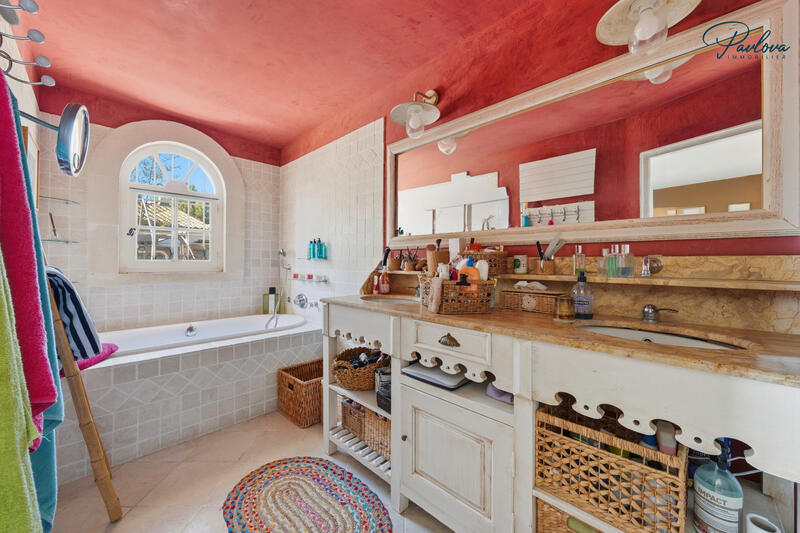 Mas - 305 m² - 8 pièces