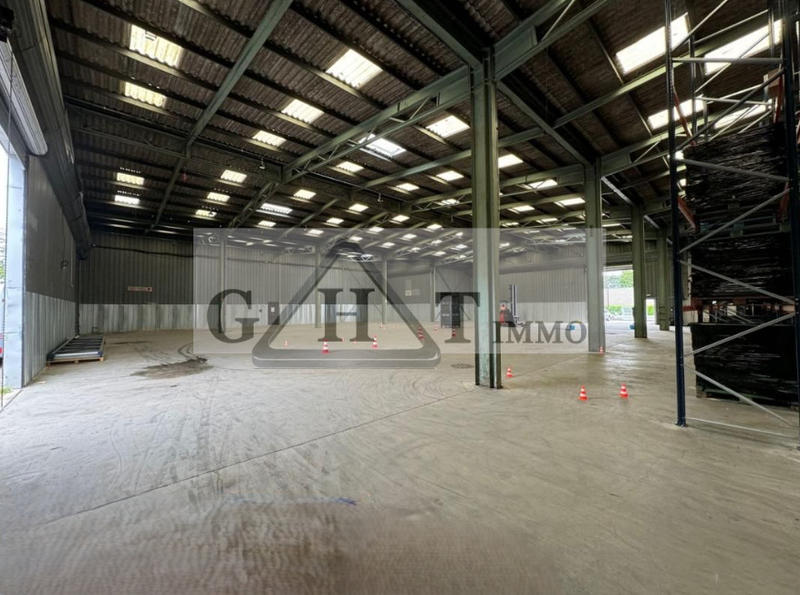 Entrepôt - 1 650 m²