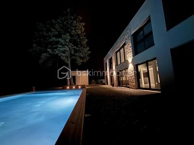 Maison - 293 m² - 8 pièces