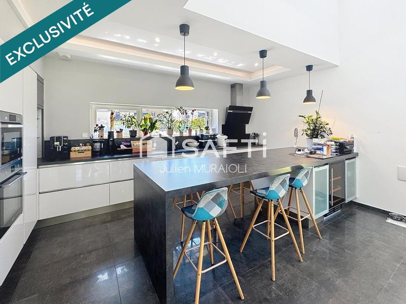 Villa - 249 m² - 6 pièces