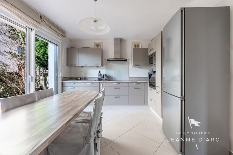 Maison - 171 m² - 6 pièces