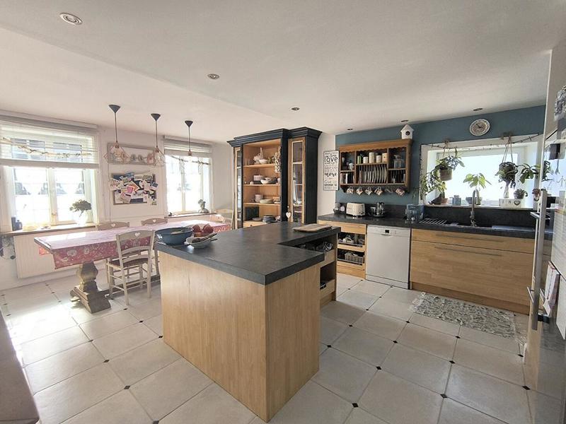 Maison - 249 m² - 7 pièces