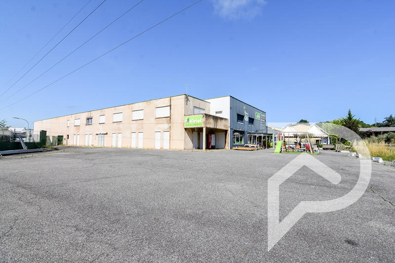 Local commercial - 2 600 m²